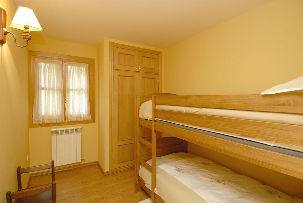Apartamentos El Rincón de Benás Benasque Habitación foto