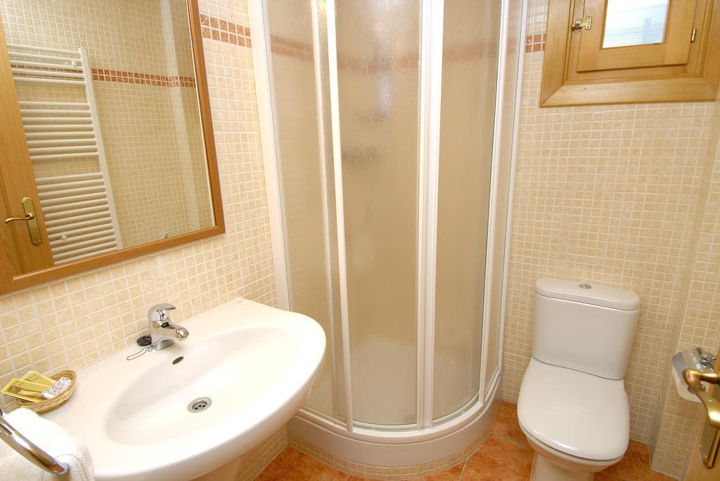 Apartamentos El Rincón de Benás Benasque Habitación foto